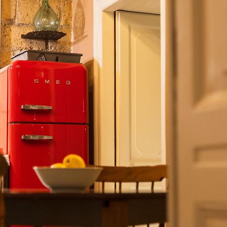 I Leoni Di Rosaroll Bed & Breakfast เนเปิลส์ ภายนอก รูปภาพ