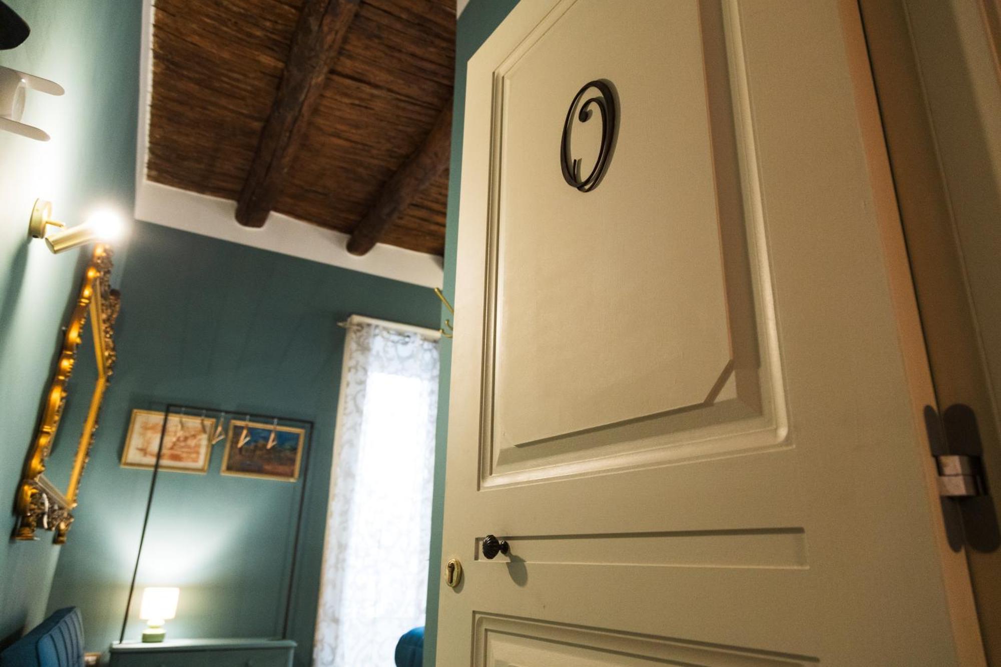 I Leoni Di Rosaroll Bed & Breakfast เนเปิลส์ ภายนอก รูปภาพ
