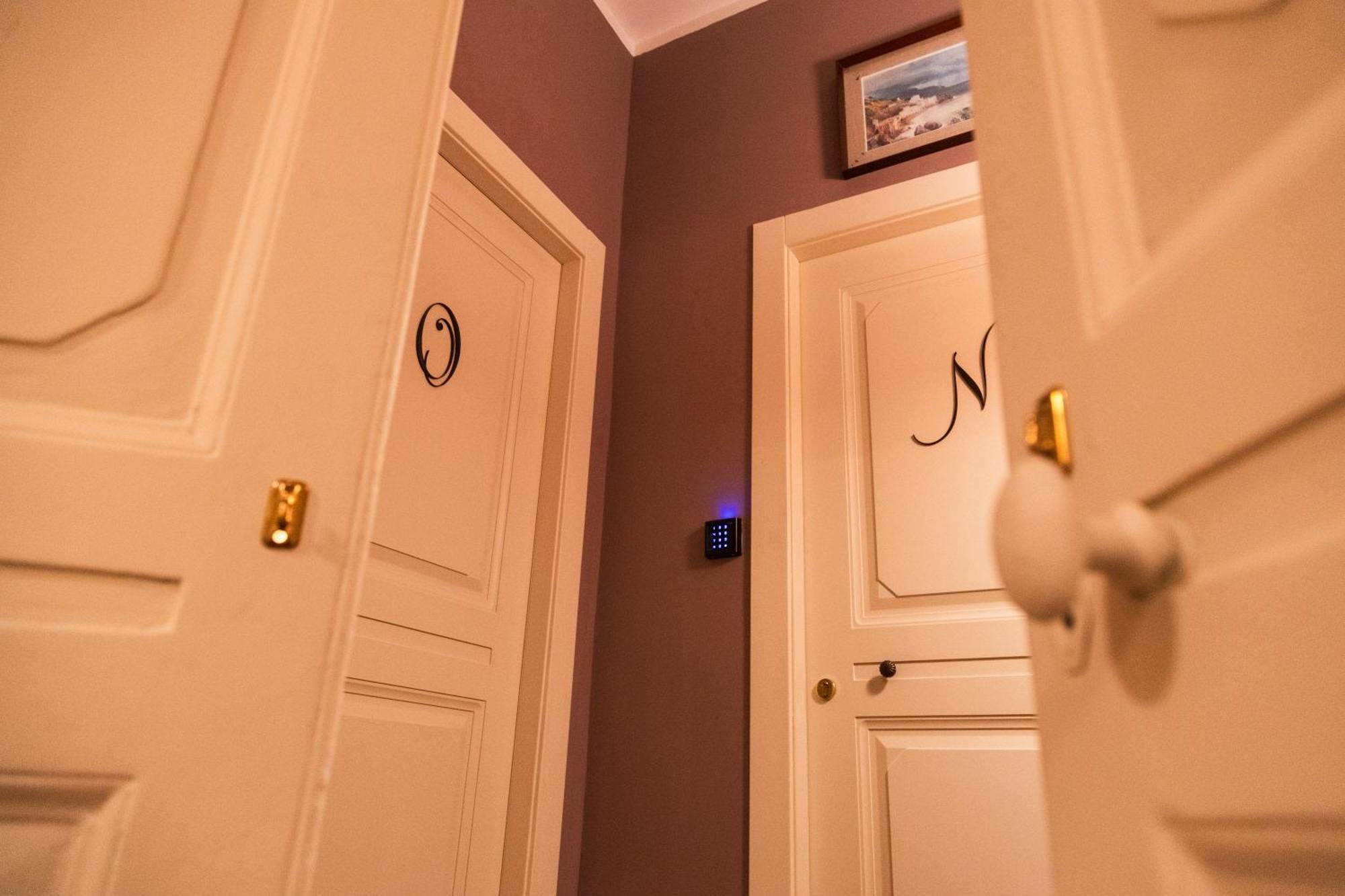 I Leoni Di Rosaroll Bed & Breakfast เนเปิลส์ ภายนอก รูปภาพ
